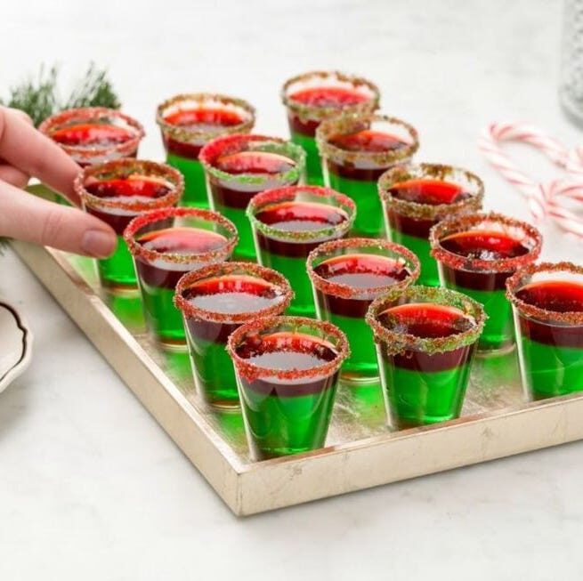 Shots Jell-O de Noël gallery-1450118497-delish-grinch-jello-shots-recipe-1659394806-3608333