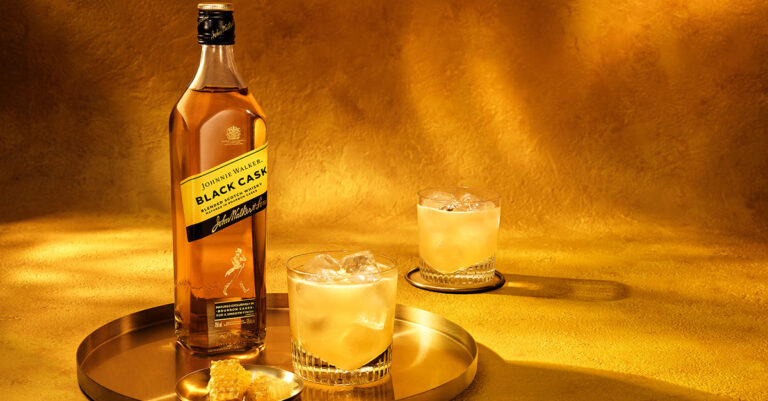 Black Cask, la première sortie permanente de Johnnie Walker en 15 ans, fusionne le scotch et le bourbon

