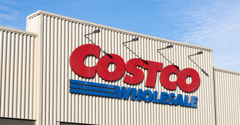« Got That Dog » de Costco dans New Bourbon avec un hot dog emblématique à 1,50 $ sur l'étiquette


