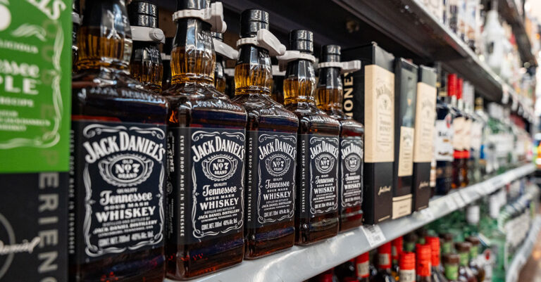 Rapport : Sazerac a offert 15 milliards de dollars pour acheter Brown-Forman

