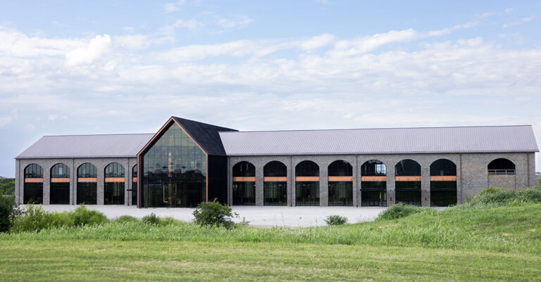 La distillerie Willett met en fûts son premier whisky dans une nouvelle installation du Kentucky

