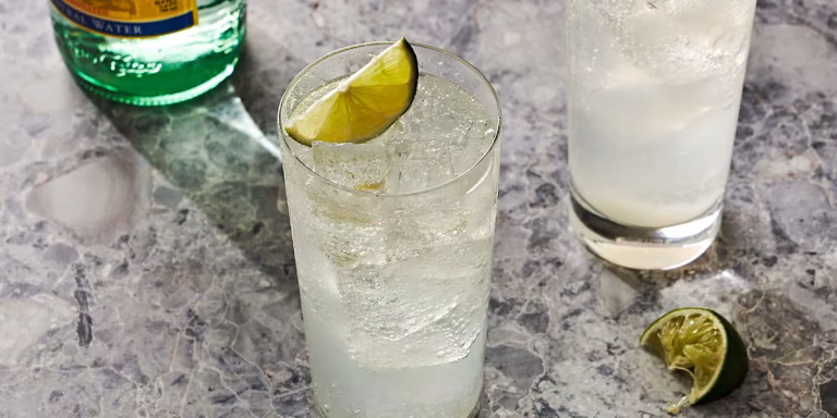 10 retombées de Ranch Water et plus de cocktails à la tequila qui sont un pur été dans un verre
