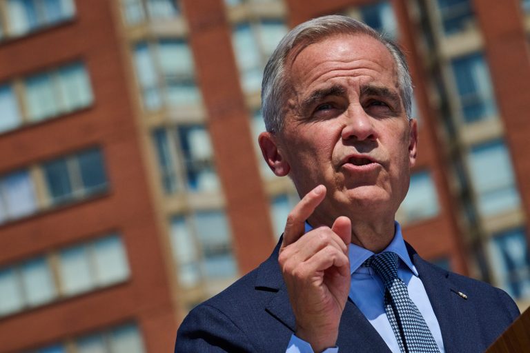 Le Premier ministre canadien fait pression pour mettre fin à l’interdiction de l’alcool aux États-Unis
