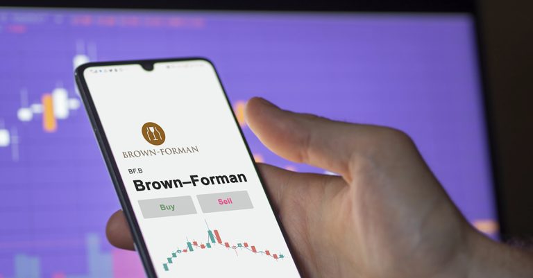 Bilan hebdomadaire de Booze News : querelle de famille à Brown-Forman, Sazerac acquiert une nouvelle distillerie du Kentucky, et plus encore

