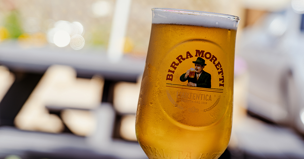 Le défi « Mettre la table » de Birra Moretti devient viral sous le nom de « Splitting the G »