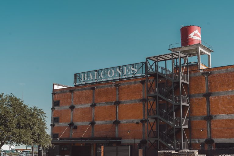 Au-delà du Kentucky : Bourbon trouve sa voix plus large
