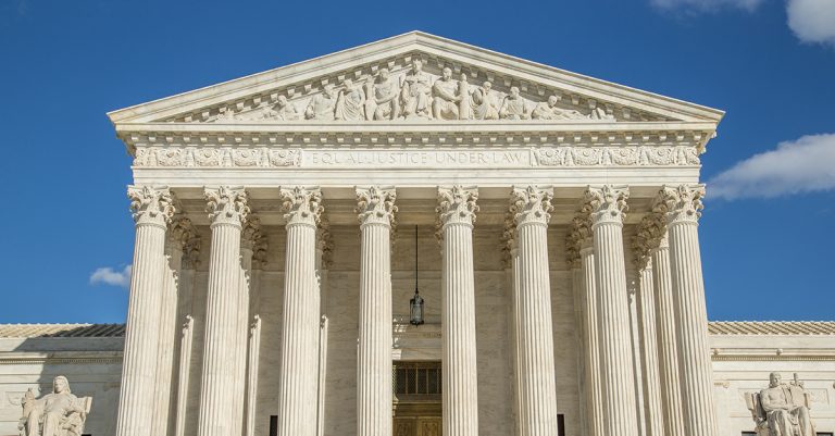 Bilan hebdomadaire de Booze News : la Cour suprême entendra l'affaire de la distillation à domicile, les motions de Fawn Weaver visant à bloquer la vente la plus proche de l'oncle, et plus encore

