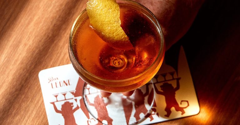 Un nouveau bar de New York sous le feu des critiques pour avoir copié le nom et l'image de marque du meilleur bar du monde

